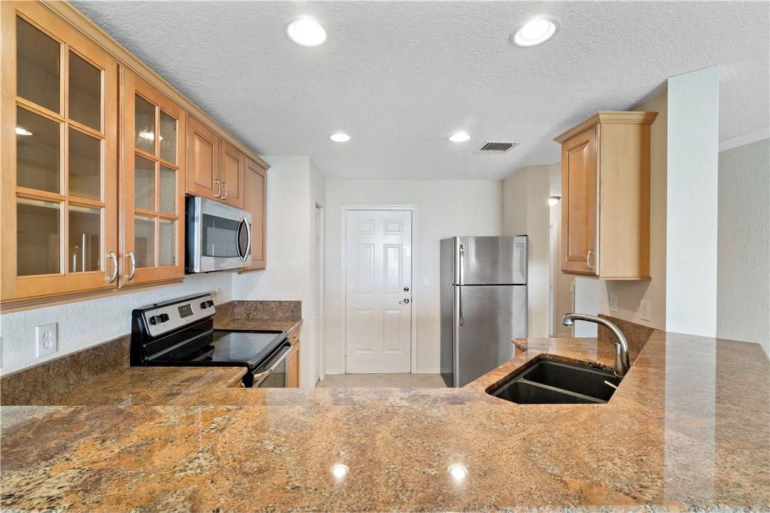 5905 Abbey Road, Unit 5905 Tamarac, FL 33321 - Photo 8 of 28 KITCHEN