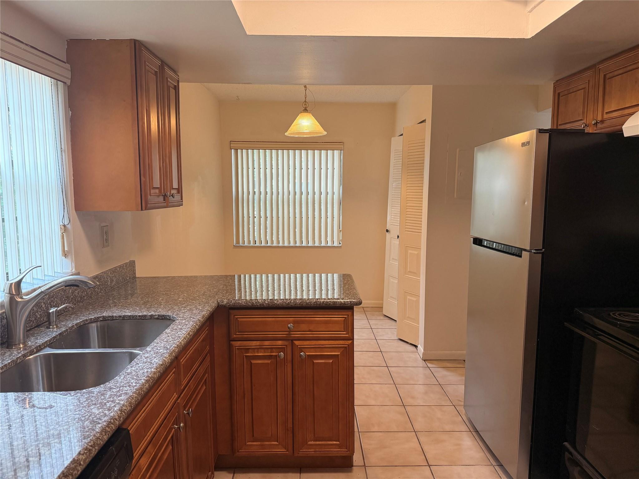 22 Laredo Place Davie, FL 33324 - Photo 4 of 13 Photo 4