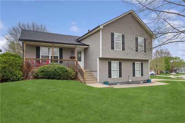 $375,000 | 2518 Southeast Kimbrough Court, Lee's Summit, MO 64063