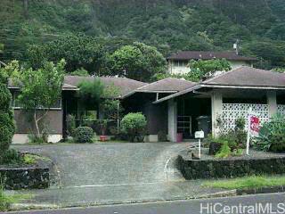 3536 Manoa Road Honolulu, HI 96822 - Photo 1 of 1 a front view of a house with porch
