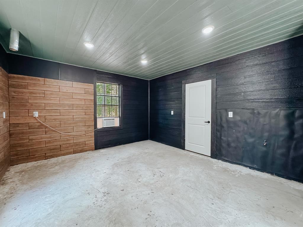325 Fcr, Unit 1211 Fairfield, TX 75840 - Photo 9 of 28 a view of an empty room with windows