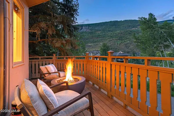 a blue bench sitting in front of a building