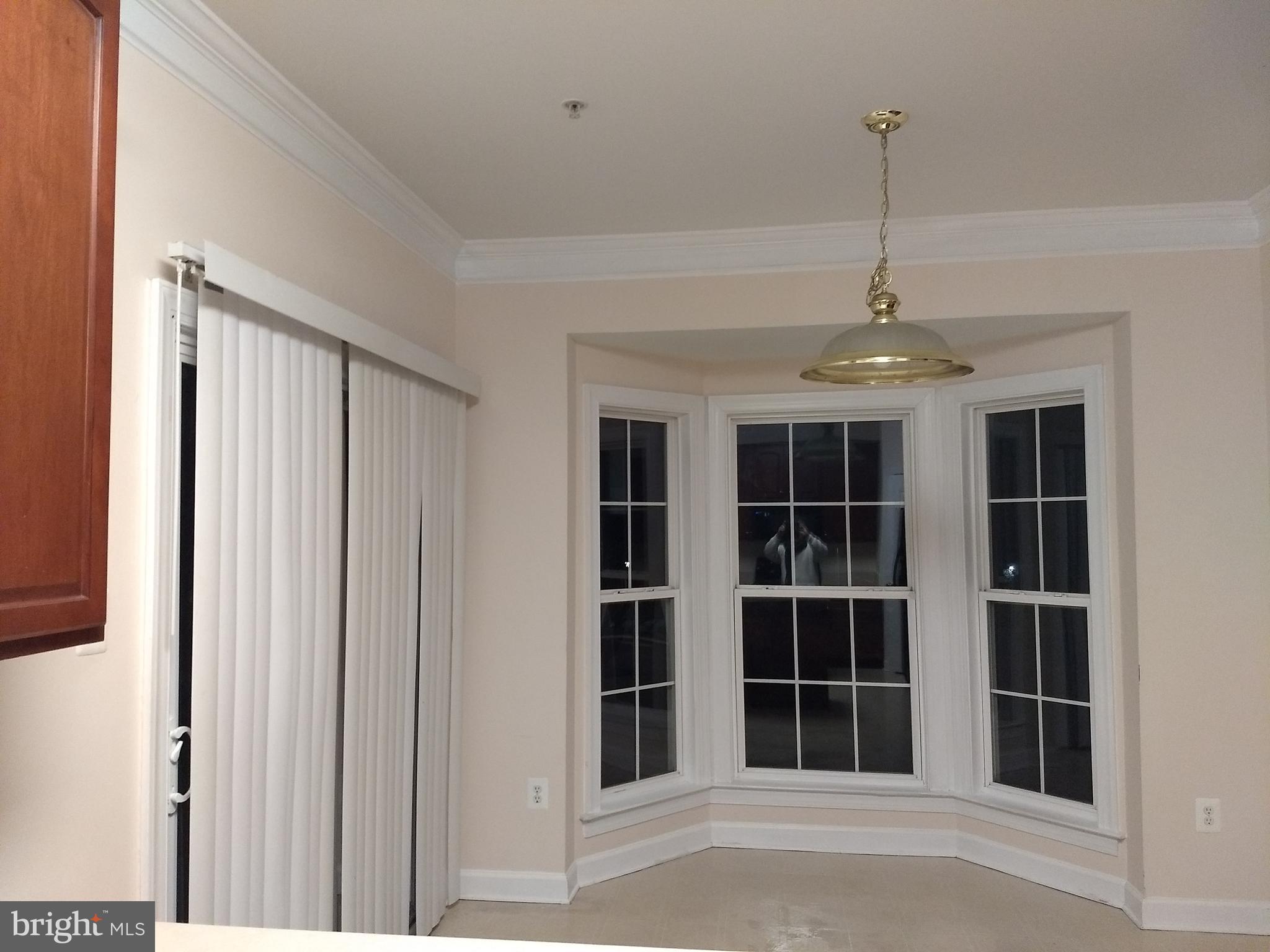 3350 Castle Ridge Circle, Unit 1 Silver Spring, MD 20904 - Photo 11 of 43 Kitchen eating area has big Bay Window