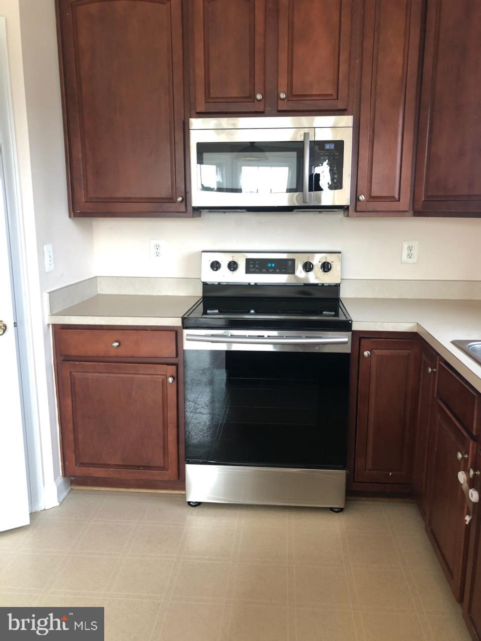 3350 Castle Ridge Circle, Unit 1 Silver Spring, MD 20904 - Photo 3 of 43 Brand New Kitchen Samsung Stainless Appliances