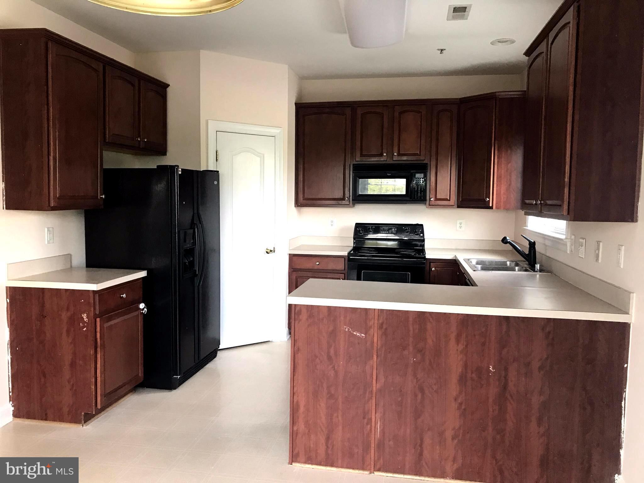 3350 Castle Ridge Circle, Unit 1 Silver Spring, MD 20904 - Photo 10 of 43 Kitchen