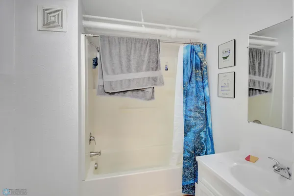 $565,000 | 258-264 College Street Southeast, Valley City, ND 58072