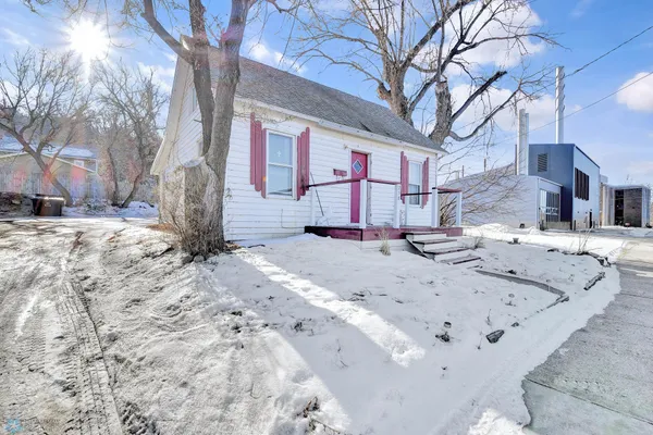 $565,000 | 258-264 College Street Southeast, Valley City, ND 58072