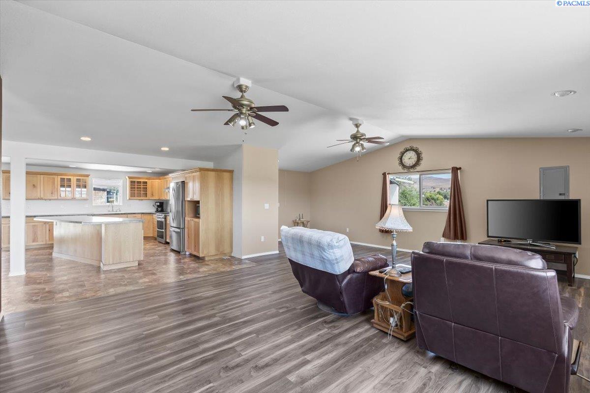 1281 Gibson Road Selah, WA 98942 - Photo 12 of 39 Gallery Image 12