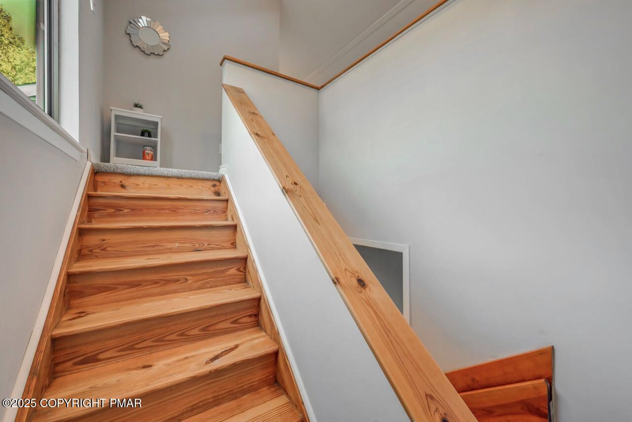 3305 Windemere Drive Bushkill, PA 18324 - Photo 40 of 56 a view of entryway