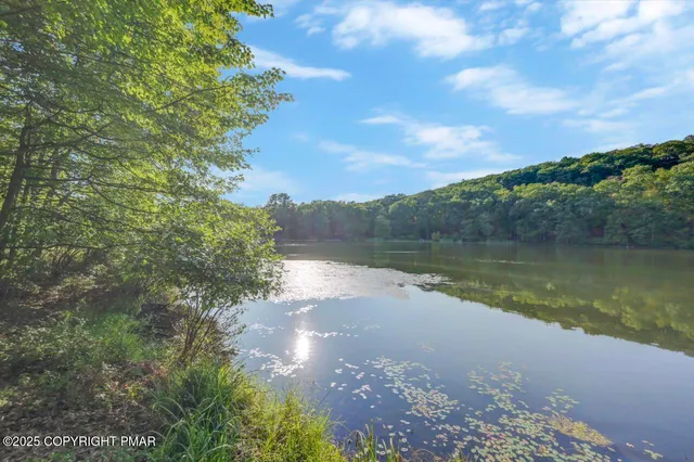 $219,000 | 3305 Windemere Drive, Bushkill, PA 18324