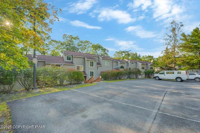 $219,000 | 3305 Windemere Drive, Bushkill, PA 18324