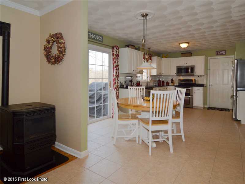 2 Christopher Road Westerly, RI 02891 - Photo 11 of 25 Dining Area.