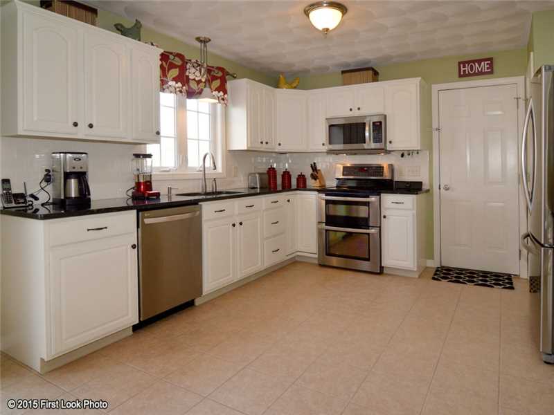 2 Christopher Road Westerly, RI 02891 - Photo 7 of 25 Kitchen.