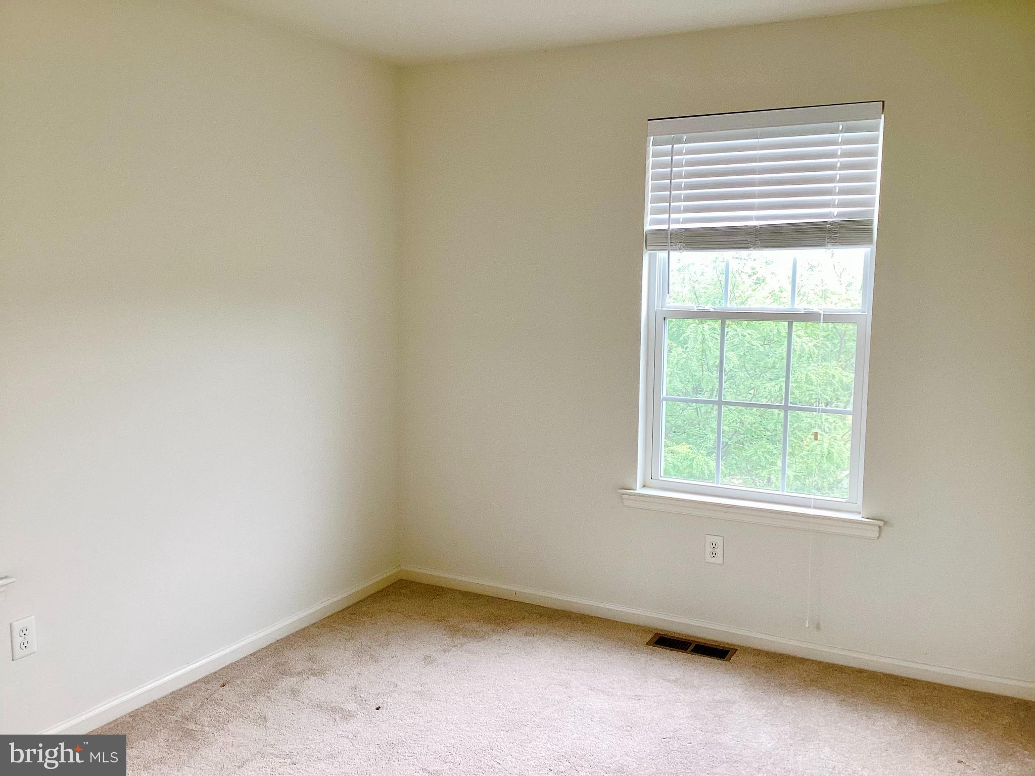 140 Pumpkin Patch Lane Hockessin, DE 19707 - Photo 19 of 25 an empty room with a window