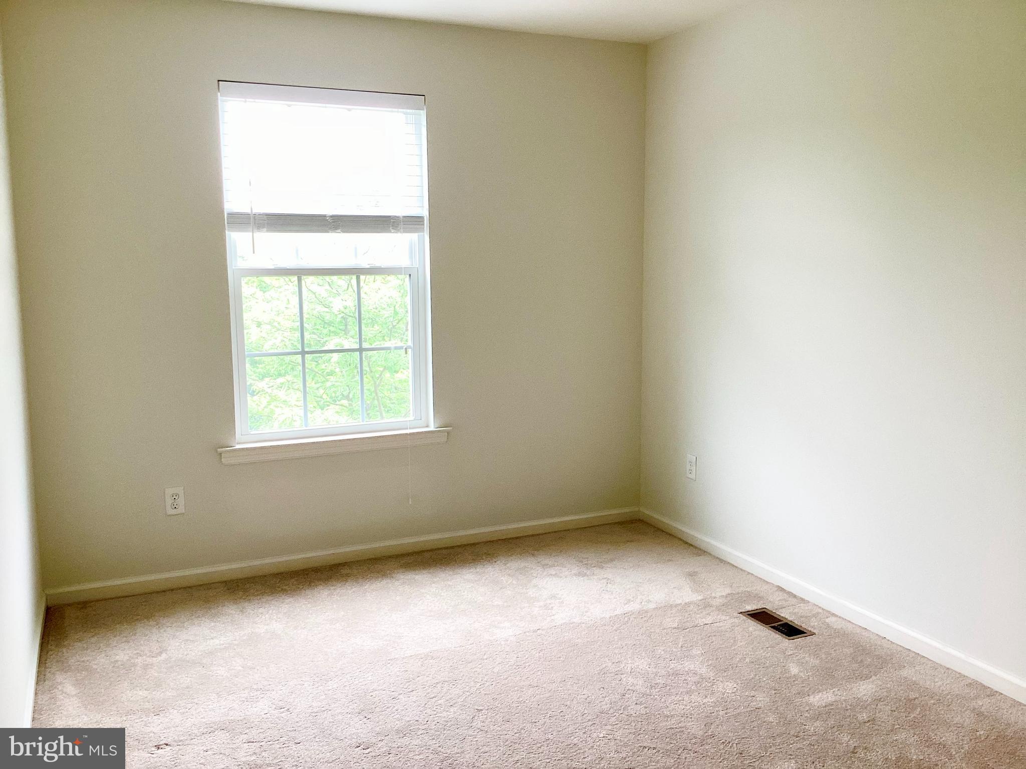 140 Pumpkin Patch Lane Hockessin, DE 19707 - Photo 20 of 25 an empty room with a window