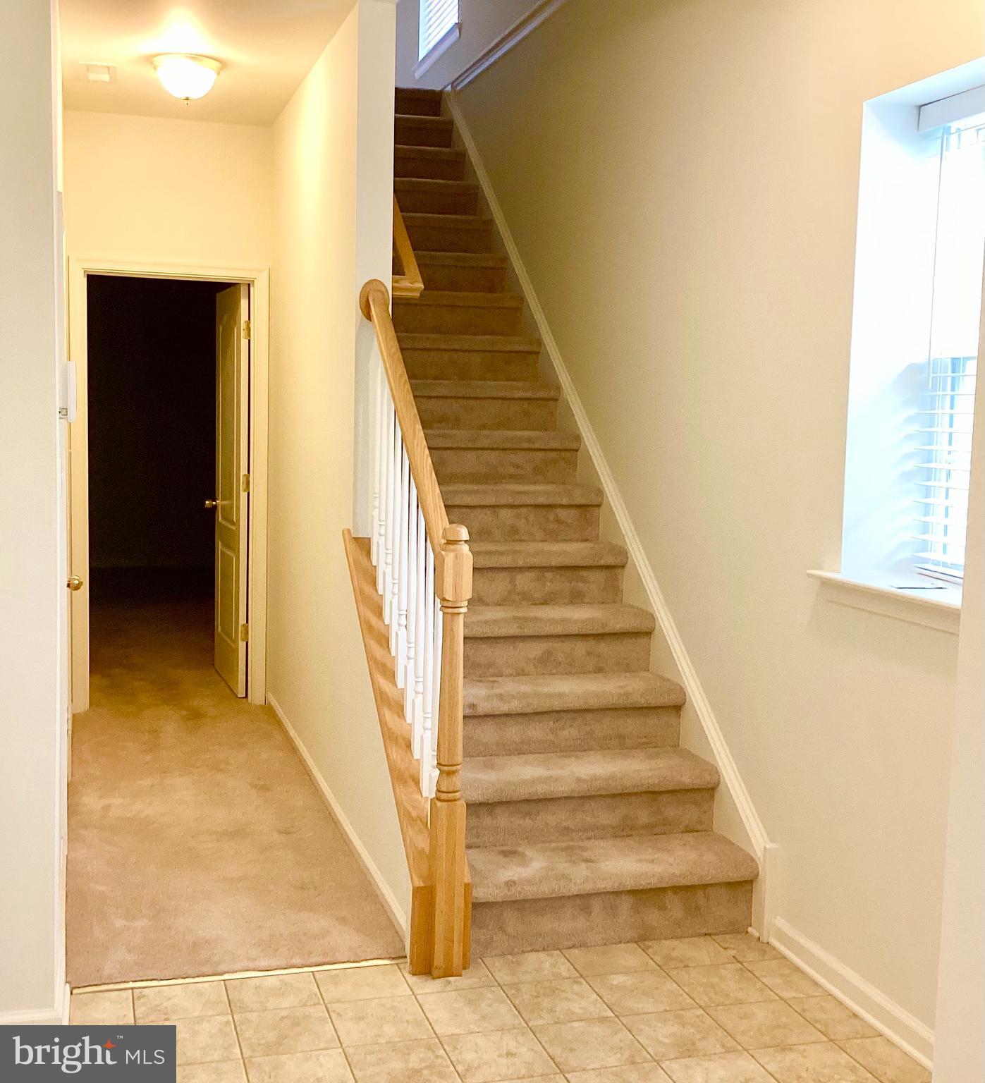 140 Pumpkin Patch Lane Hockessin, DE 19707 - Photo 4 of 25 a view of entryway and hall with wooden floor