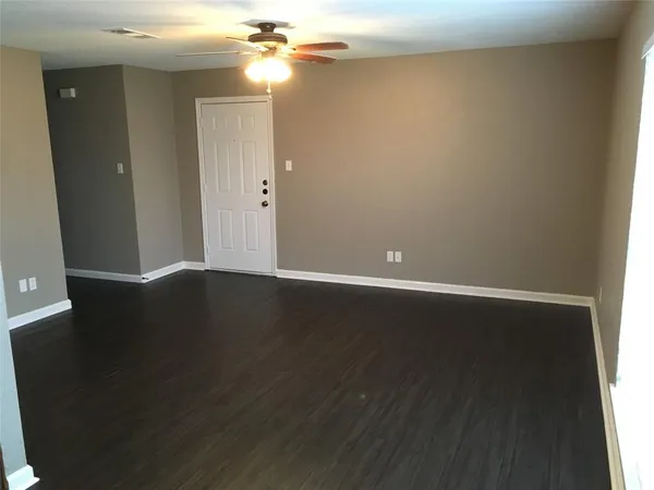 $1,050 | 141 West Canton Street, Unit E, Palmer, TX 75152