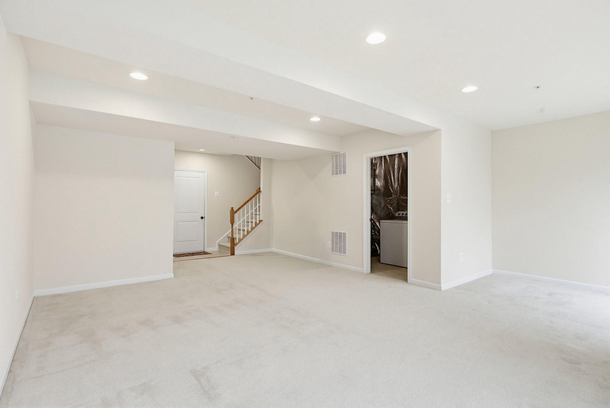 3819 Cullingworth Road Burtonsville, MD 20866 - Photo 35 of 50 an empty room with an entryway
