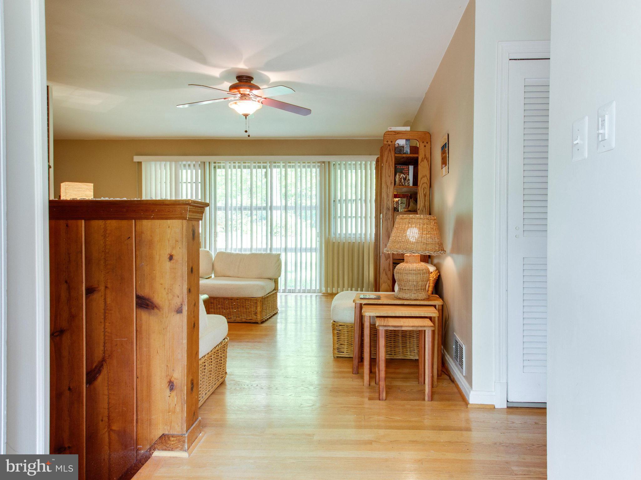 10785 Kinloch Road Silver Spring, MD 20903 - Photo 2 of 30 Entry foyer