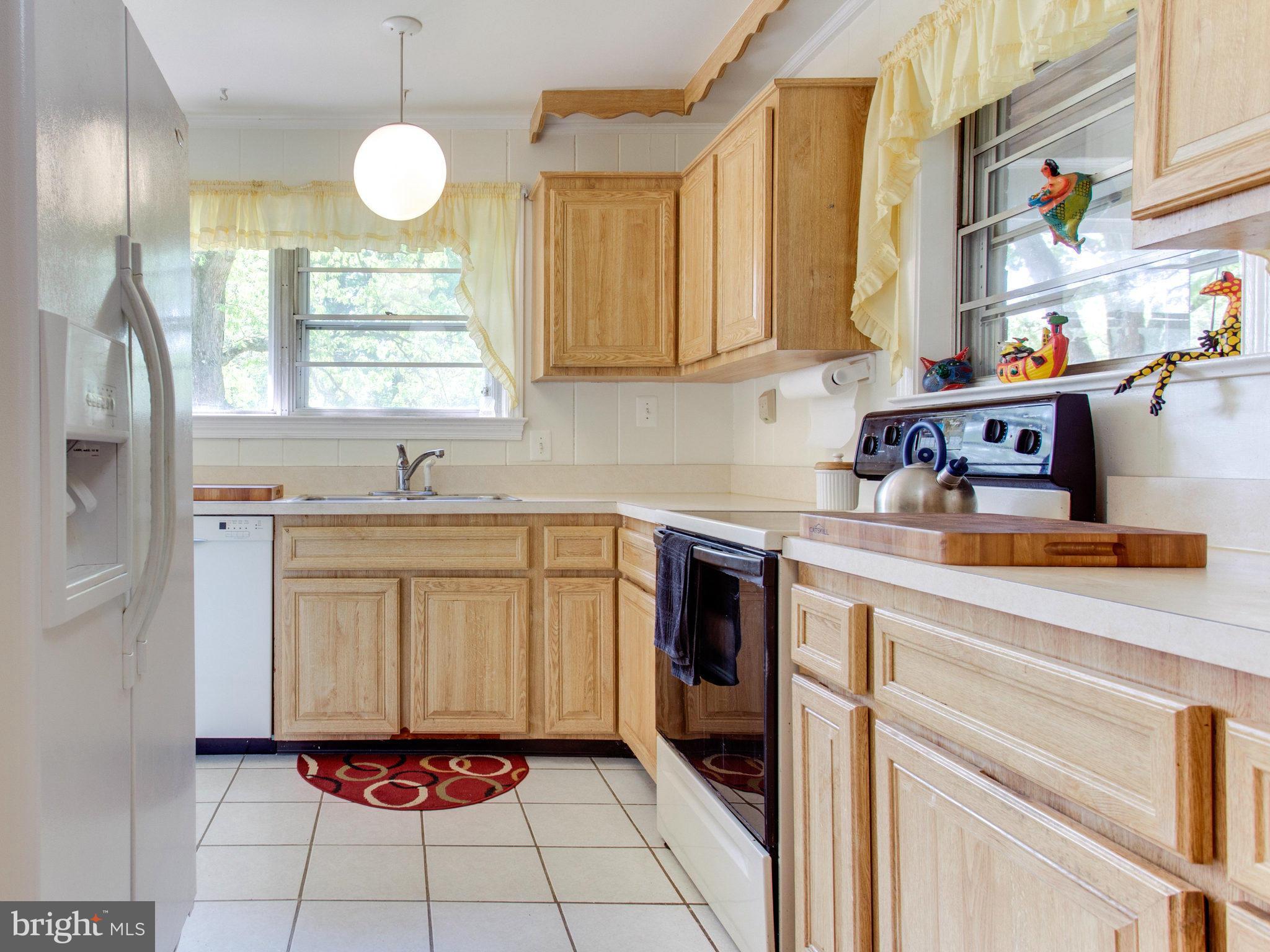 10785 Kinloch Road Silver Spring, MD 20903 - Photo 11 of 30 Kitchen