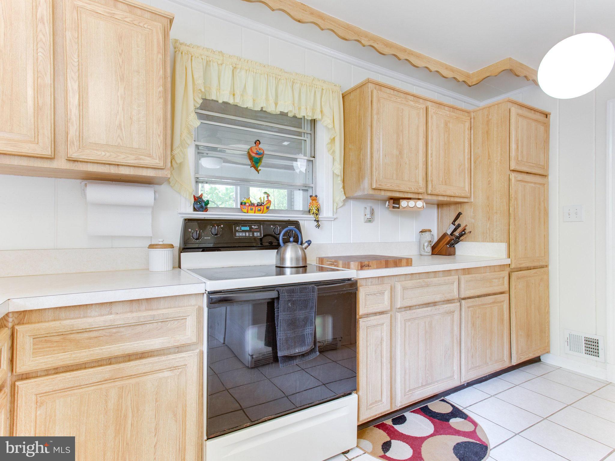 10785 Kinloch Road Silver Spring, MD 20903 - Photo 13 of 30 Kitchen
