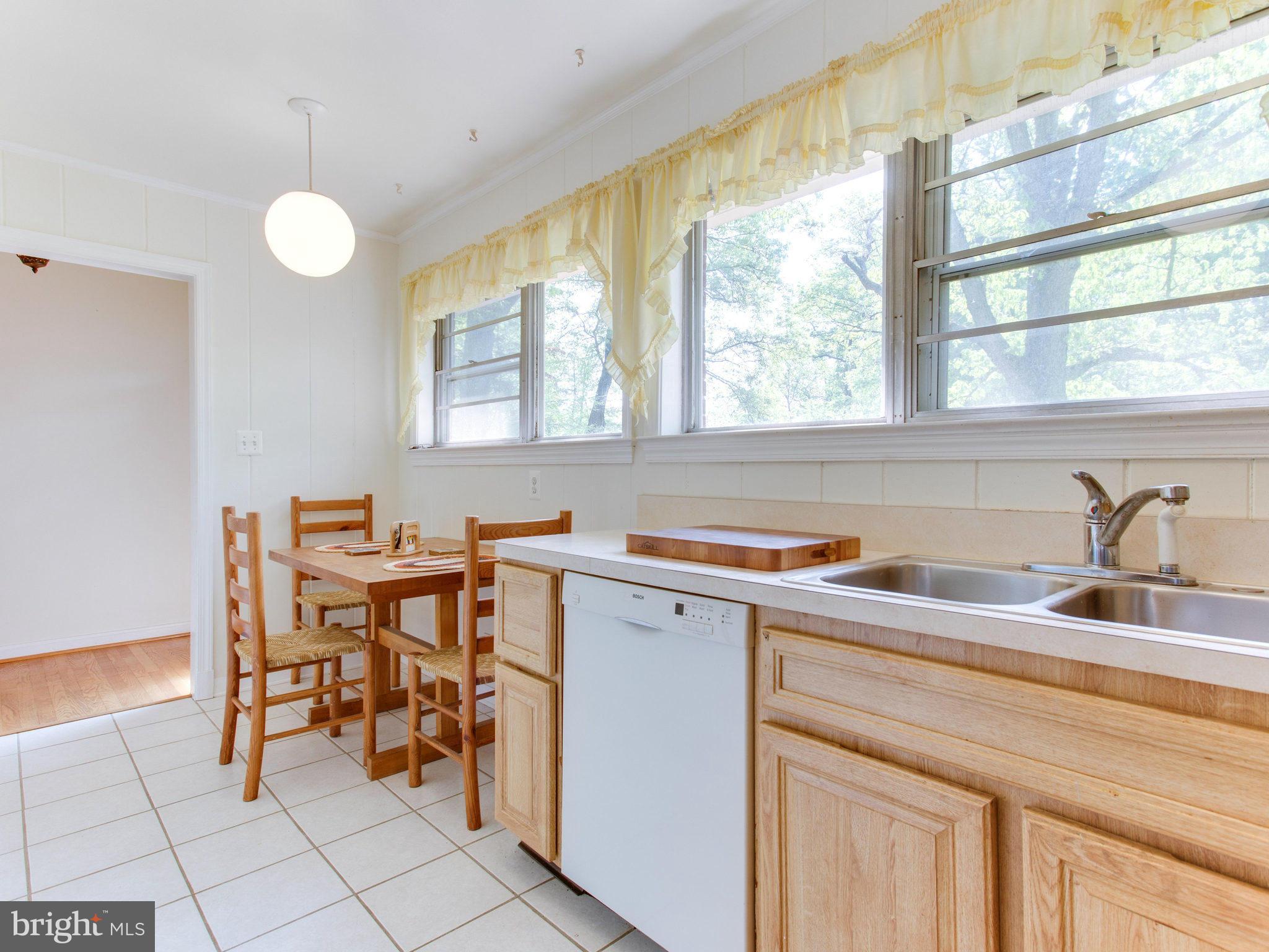 10785 Kinloch Road Silver Spring, MD 20903 - Photo 14 of 30 Kitchen