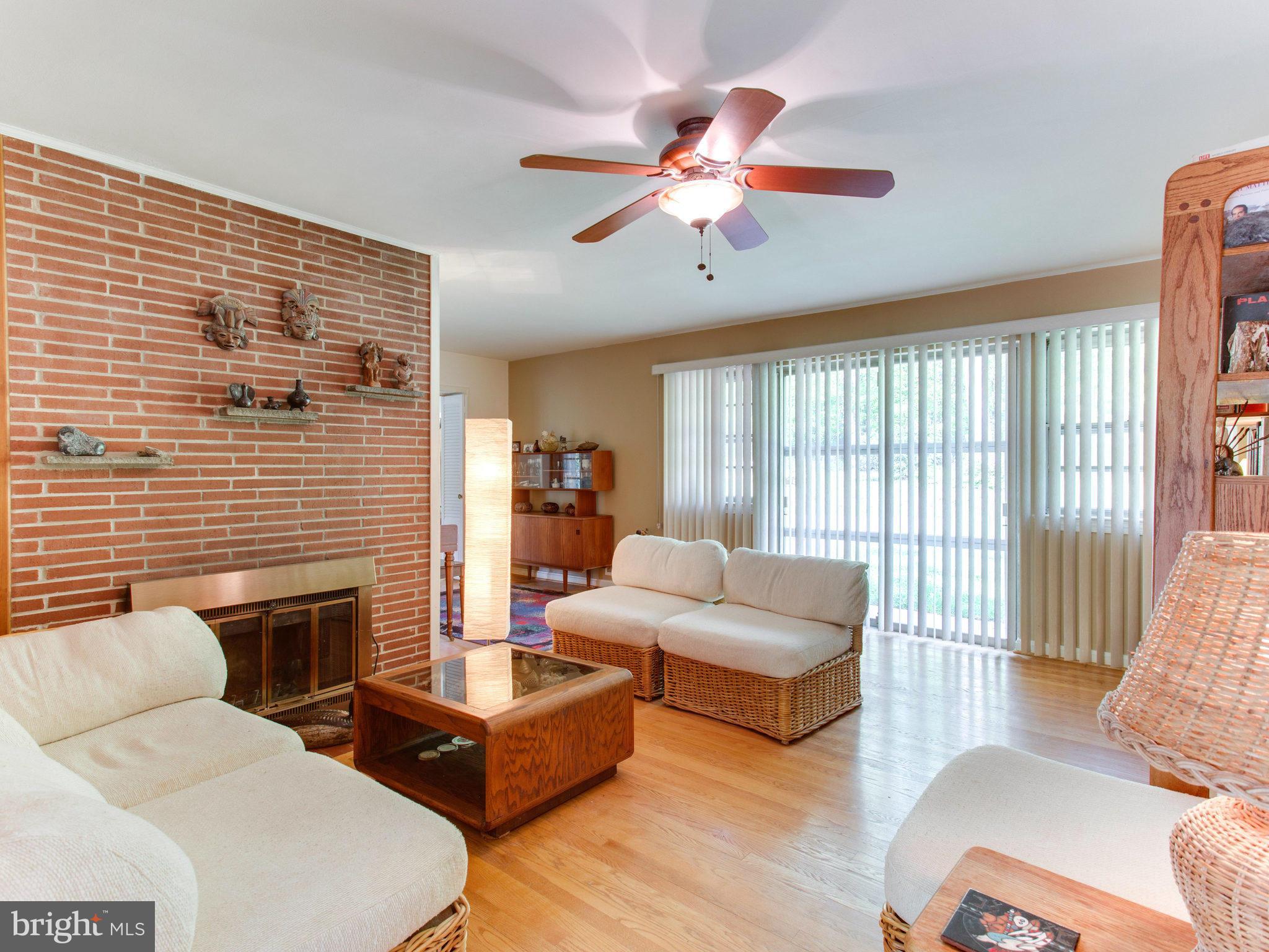 10785 Kinloch Road Silver Spring, MD 20903 - Photo 3 of 30 Living Room