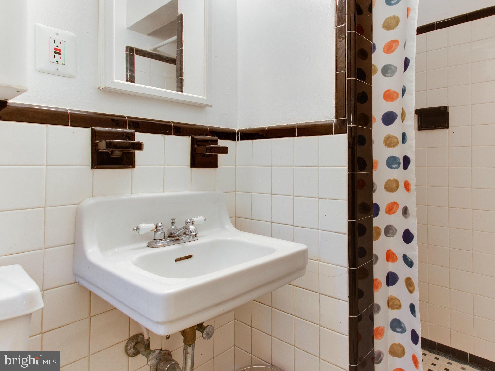 10785 Kinloch Road Silver Spring, MD 20903 - Photo 21 of 30 Bath