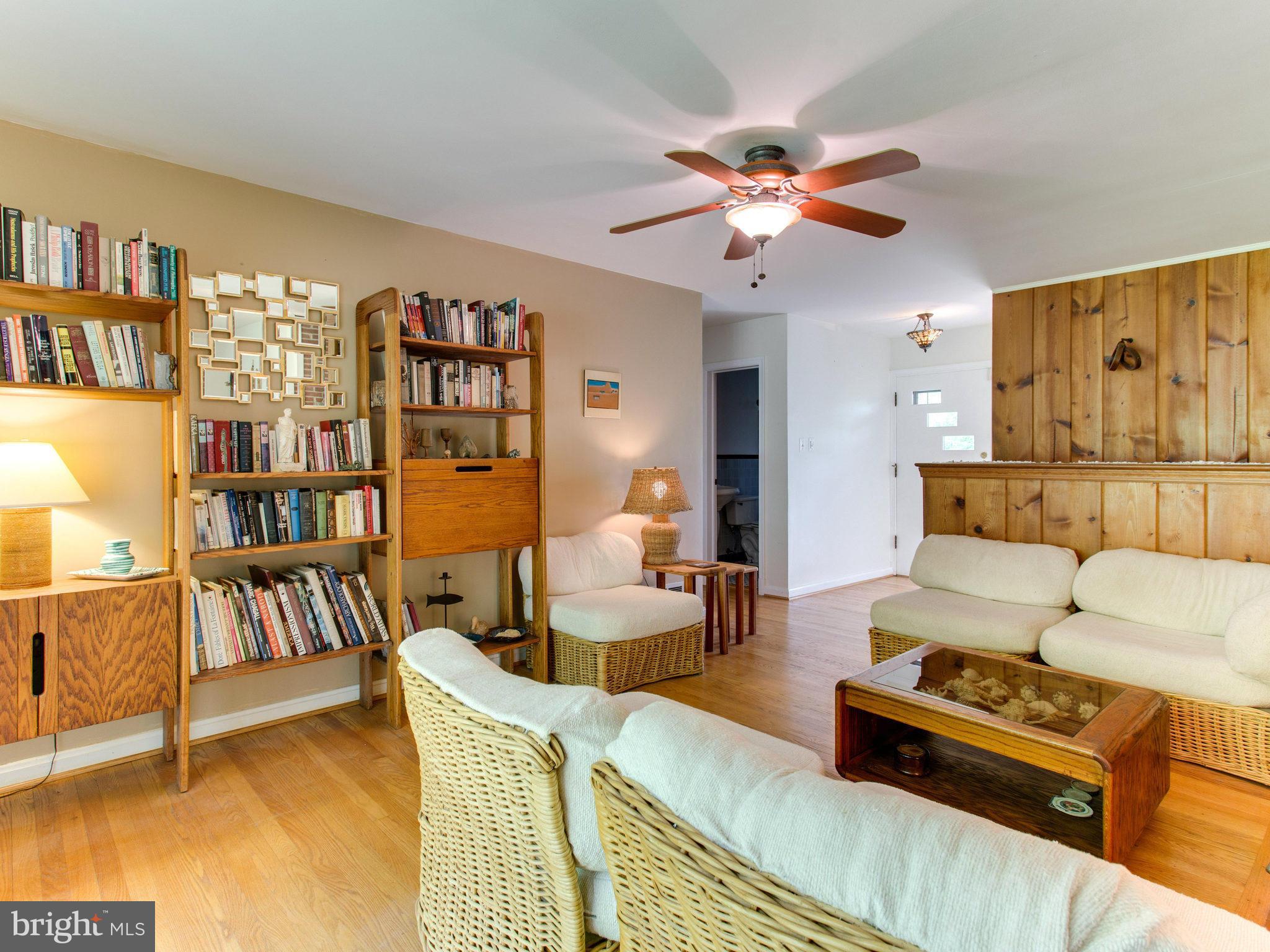 10785 Kinloch Road Silver Spring, MD 20903 - Photo 5 of 30 Living Room
