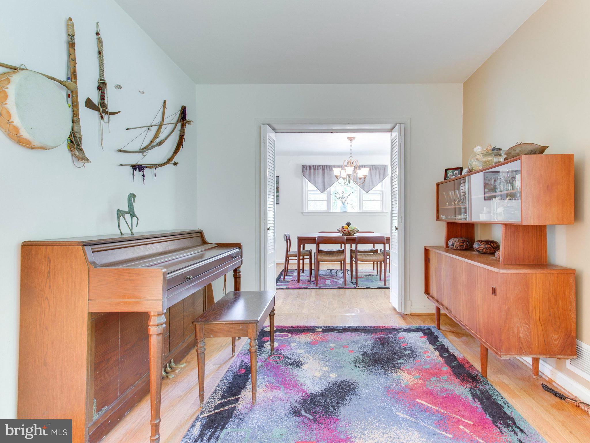 10785 Kinloch Road Silver Spring, MD 20903 - Photo 6 of 30 Living Room