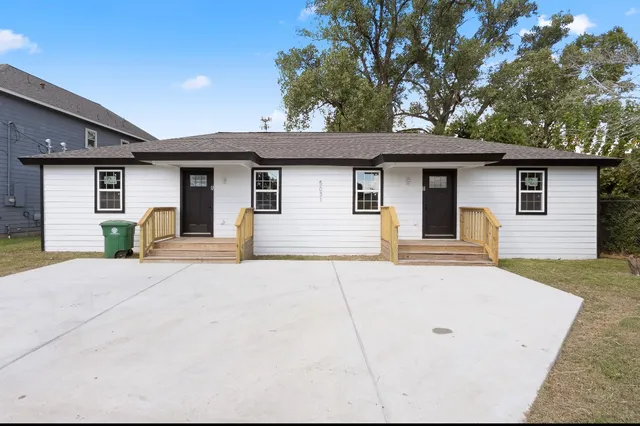 a house view with a outdoor space
