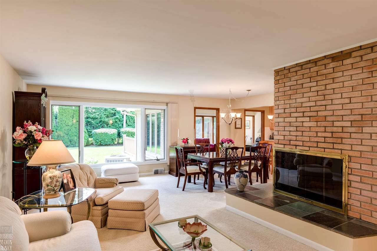 641 Roslyn Road Grosse Pointe Woods, MI 48236 - Photo 3 of 27