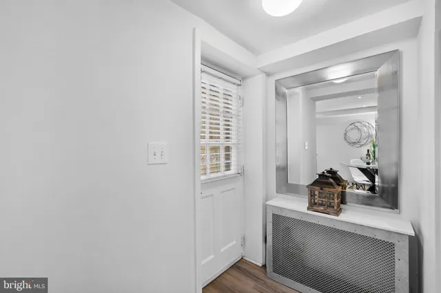 a room with mirror and cabinets