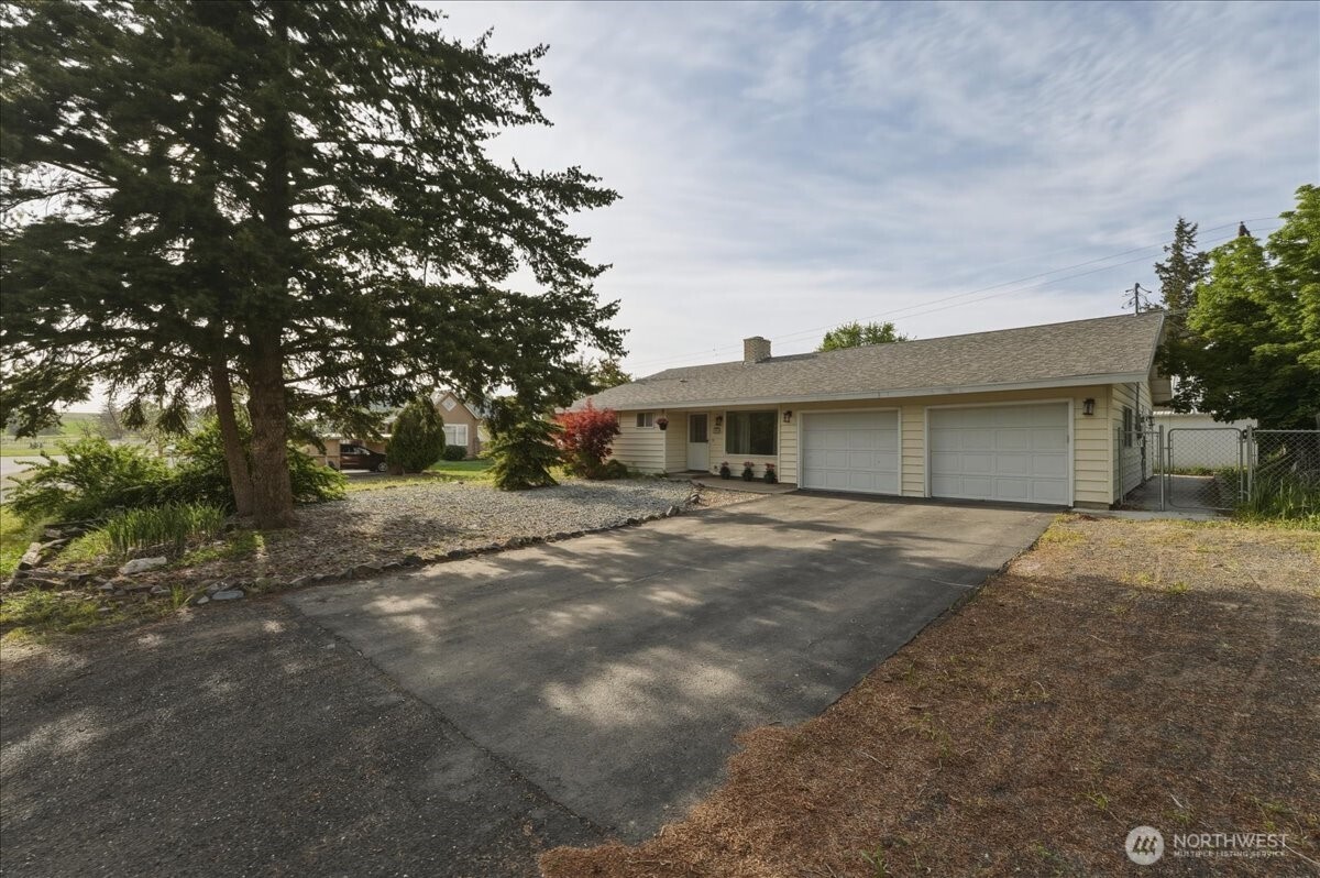 309 West Walnut Street Waterville, WA 98858 - Photo 28 of 28 a front view of a house with a yard and garage