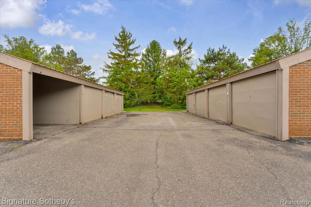 22331 Peach Tree Novi, MI 48375 - Photo 15 of 16 Gallery Image 15