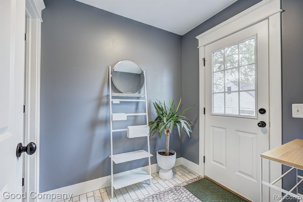 995 Cambridge Road Berkley, MI 48072 - Photo 21 of 55
