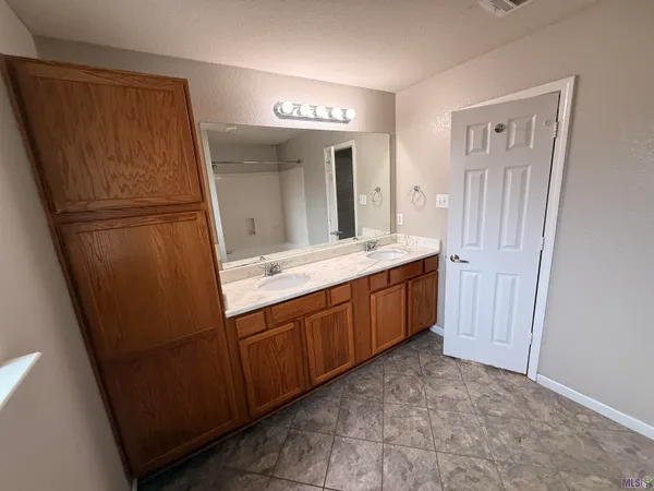$1,900 | 12862 Bonnie Bleu Drive, Denham Springs, LA 70726