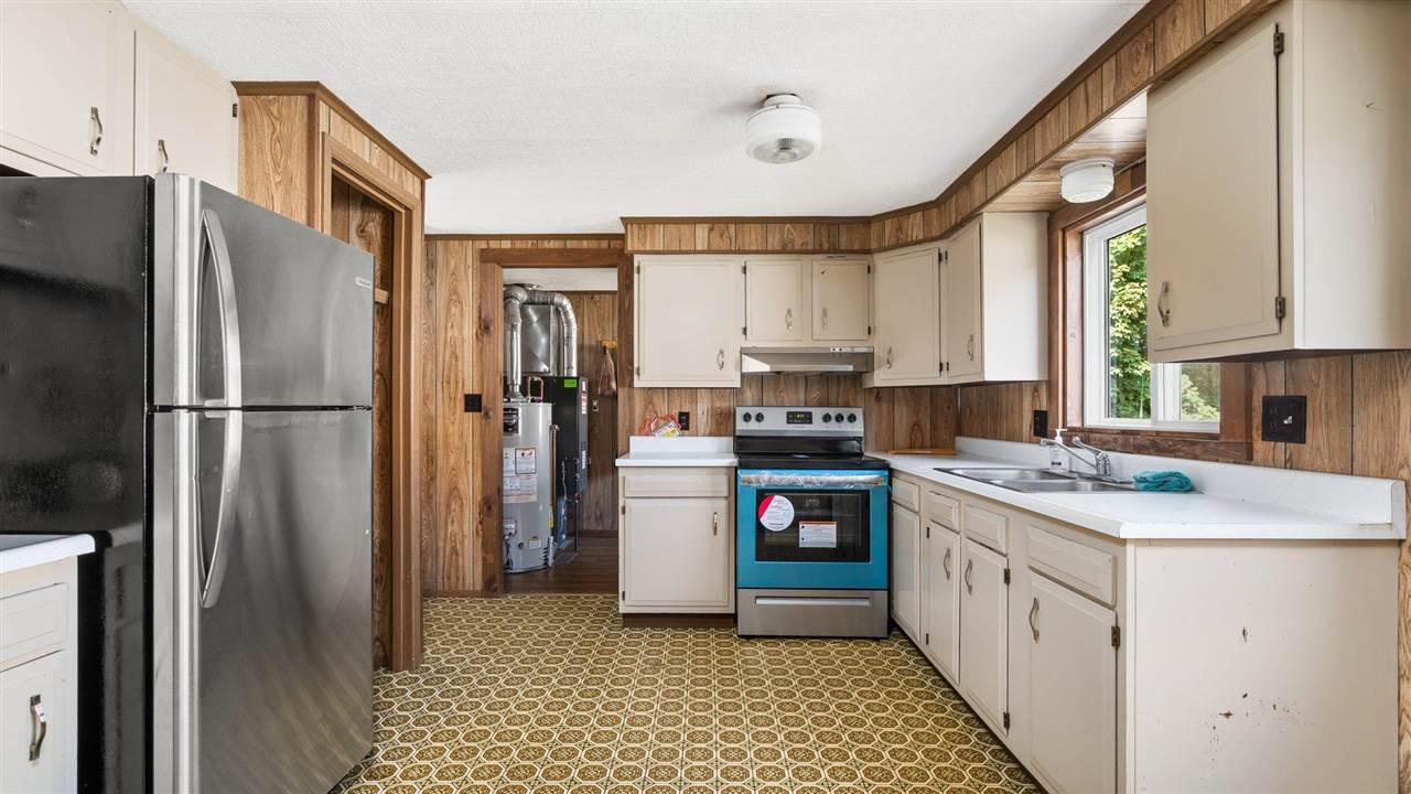 546 North Rusch Road Traverse City, MI 49696 - Photo 8 of 34 1894033-7.JPG