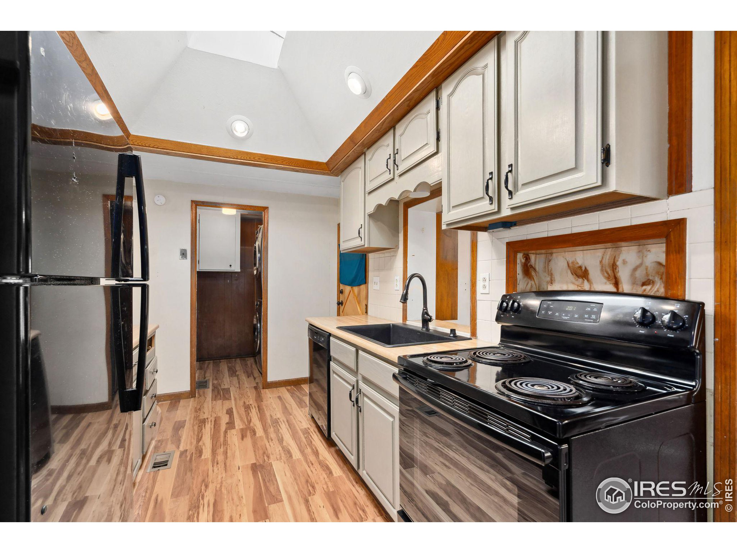 2720 North Co Road 23 Bellvue, CO 80512 - Photo 17 of 31