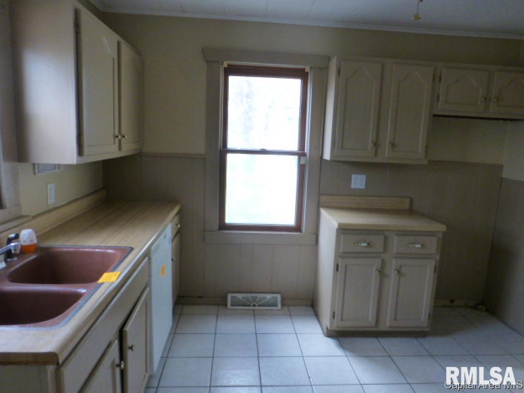 3137 Carman Avenue Springfield, IL 62703 - Photo 5 of 14 Gallery Image 5