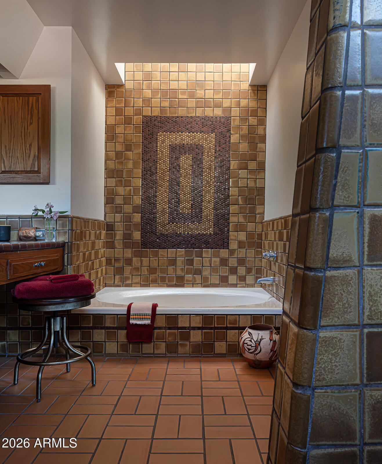 505 Morgan Road Sedona, AZ 86336 - Photo 31 of 55 Primary Tub area w/skylight