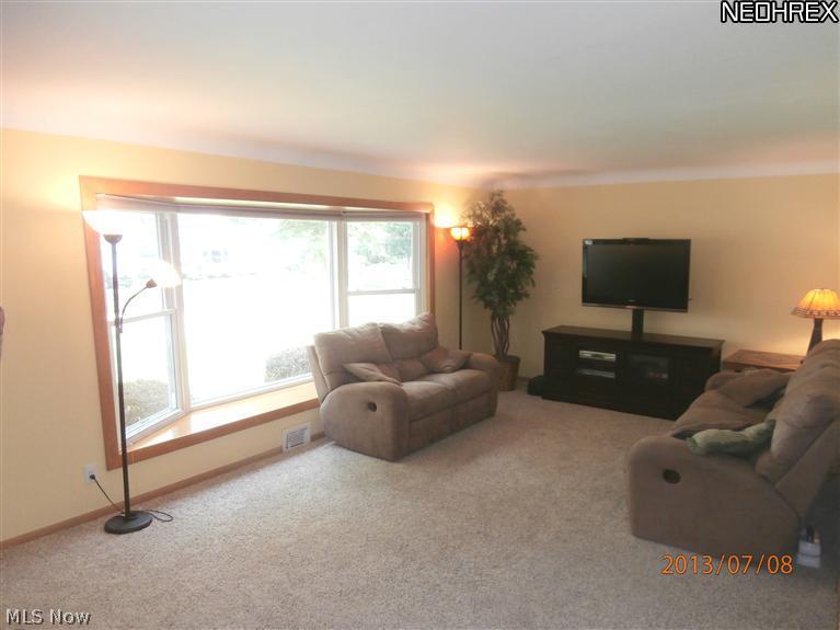1143 Haverston Road Lyndhurst, OH 44124 - Photo 2 of 15
