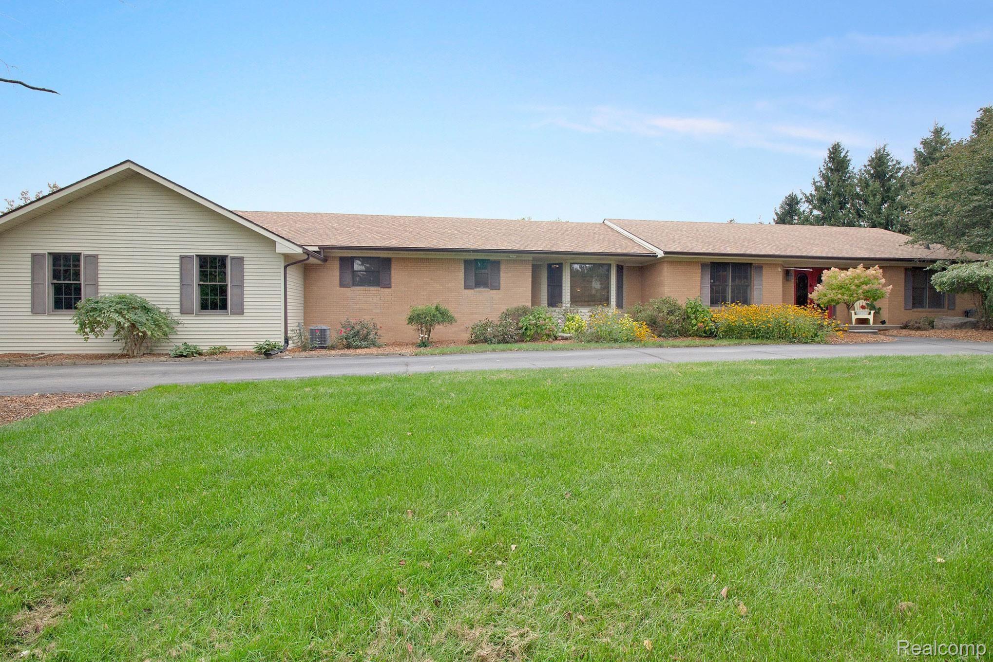 2345 North Hacker Road Howell, MI 48855 - Photo 2 of 34 IMG_0068.jpg
