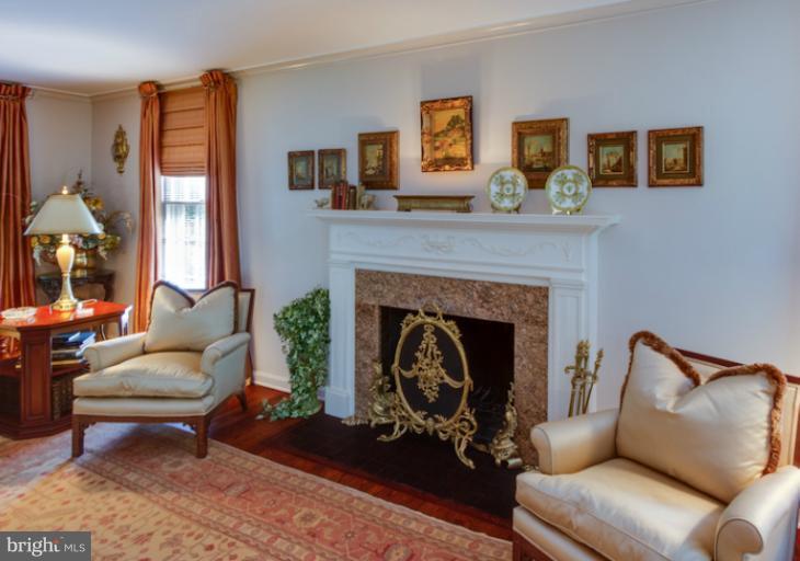 8401 Brook Road McLean, VA 22102 - Photo 1 of 28 Living Room