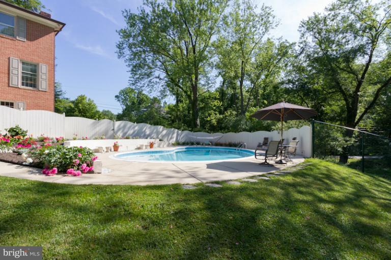 8401 Brook Road McLean, VA 22102 - Photo 15 of 28 Exterior (Rear)