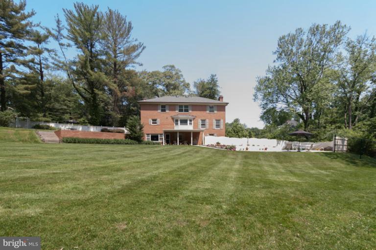 8401 Brook Road McLean, VA 22102 - Photo 16 of 28 Exterior (Rear)