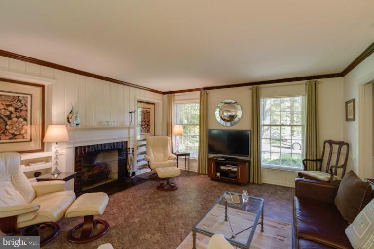 8401 Brook Road McLean, VA 22102 - Photo 18 of 28 Family Room