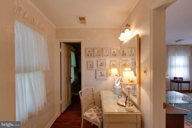 8401 Brook Road McLean, VA 22102 - Photo 19 of 28 Bath (Master)