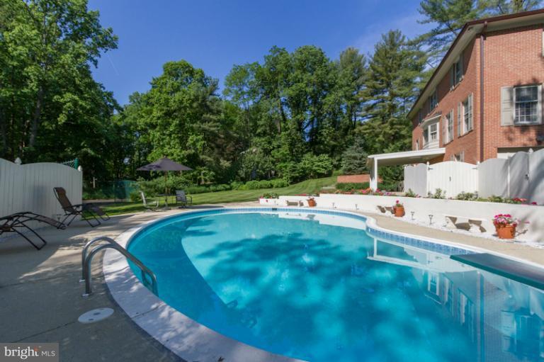 8401 Brook Road McLean, VA 22102 - Photo 22 of 28 Exterior (Rear)