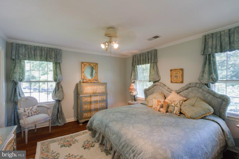 8401 Brook Road McLean, VA 22102 - Photo 24 of 28 Bedroom